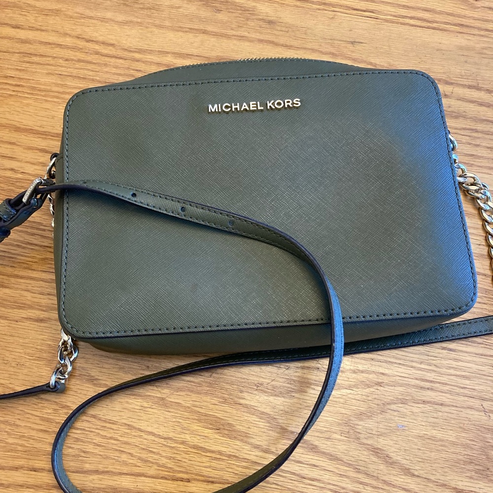 Michael Kors Jet Set Item East West Zip Crossbody Olive gently used see photos